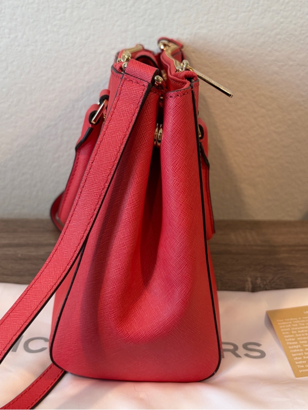 Michael Kors Women’s Watermelon Pink Saffiano Leather Medium Sutton Satchel - Picture 7 of 13